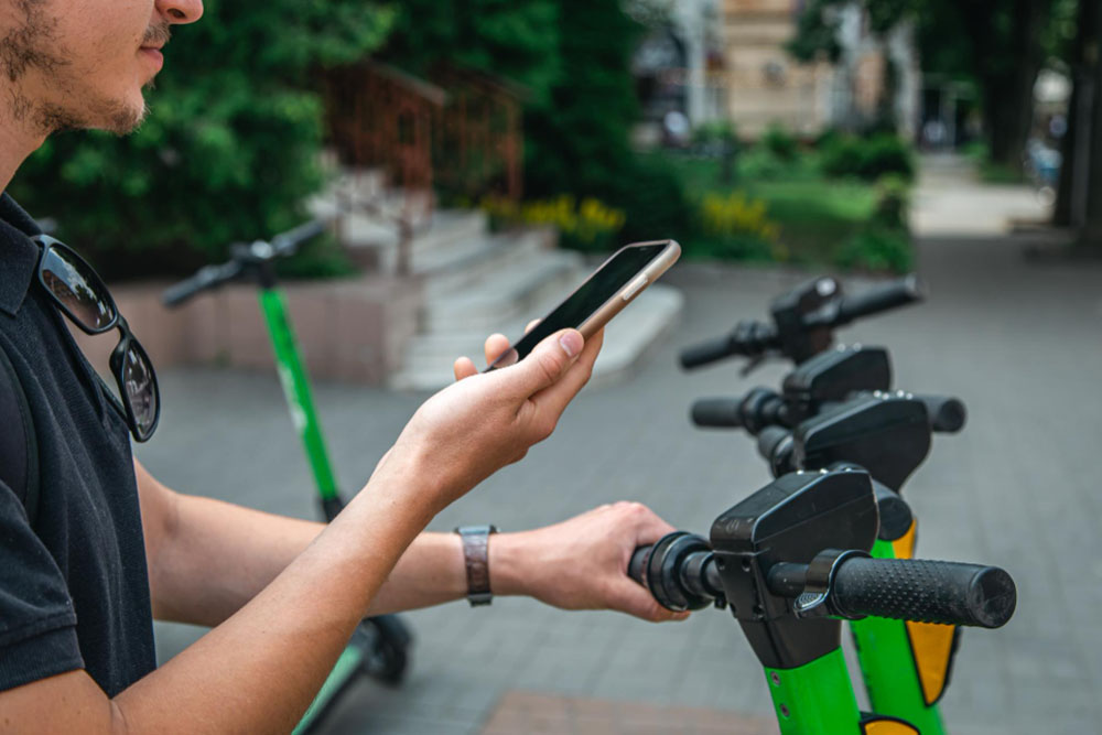 Safety Tips for Theme Park Scooter Rentals in Orlando, FL